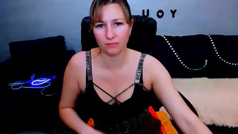 Snapshot of incredible_ariela chatting on September 28, 3:50 pm incredible_ariela online show from September 28, 3:50 pm