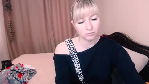 Snapshot of incredible_ariela chatting on February 3, 11:53 am incredible_ariela online show from February 3, 11:53 am