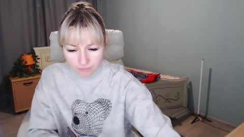 Snapshot of incredible_ariela chatting on January 12, 11:28 am incredible_ariela online show from January 12, 11:28 am