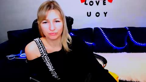 Snapshot of incredible_ariela chatting on September 27, 10:33 am incredible_ariela online show from September 27, 10:33 am