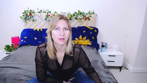 Snapshot of incredible_ariela chatting on October 18, 2:53 pm incredible_ariela online show from October 18, 2:53 pm