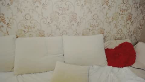 Snapshot of incredible_ariela chatting on December 26, 11:32 am incredible_ariela online show from December 26, 11:32 am