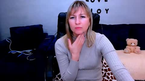 Snapshot of incredible_ariela chatting on September 13, 10:56 am incredible_ariela online show from September 13, 10:56 am
