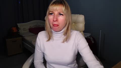 Snapshot of incredible_ariela chatting on January 5, 10:32 am incredible_ariela online show from January 5, 10:32 am