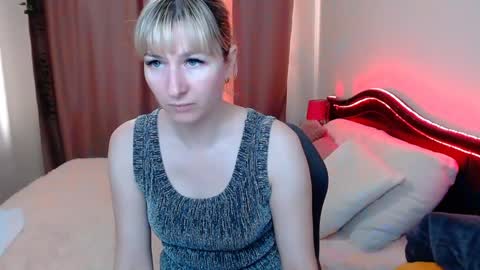 Snapshot of incredible_ariela chatting on January 10, 11:00 am incredible_ariela online show from January 10, 11:00 am