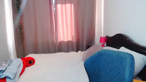 Snapshot of incredible_ariela chatting on January 29, 9:33 am incredible_ariela online show from January 29, 9:33 am