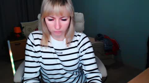 Snapshot of incredible_ariela chatting on January 18, 9:24 am incredible_ariela online show from January 18, 9:24 am