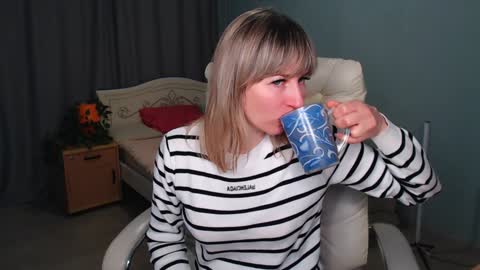 Snapshot of incredible_ariela chatting on December 22, 11:54 am incredible_ariela online show from December 22, 11:54 am