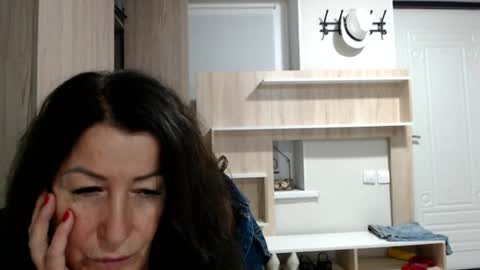 Della online show from July 7, 5:49 pm