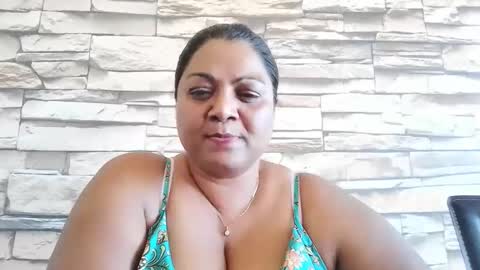 Snapshot of indiandelia chatting on January 25, 11:24 am indiandelia online show from January 25, 11:24 am