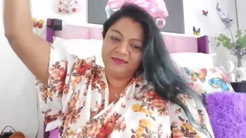 Snapshot of indiandelia chatting on February 27, 7:01 am indiandelia online show from February 27, 7:01 am