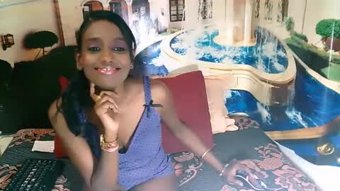 Snapshot of indianlovebug chatting on December 14, 7:46 pm Leah online show from December 14, 7:46 pm
