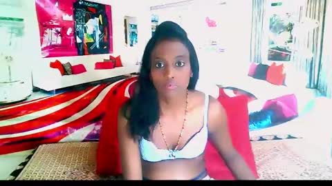 Snapshot of indianlovebug chatting on January 8, 5:48 am Leah online show from January 8, 5:48 am