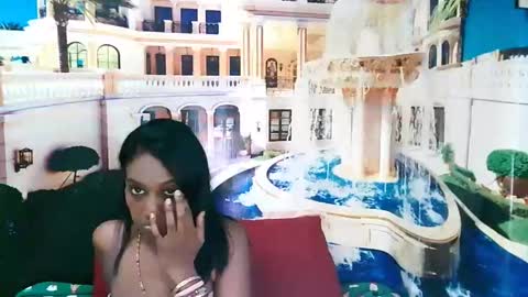 Snapshot of indianlovebug chatting on December 23, 6:11 am Leah online show from December 23, 6:11 am