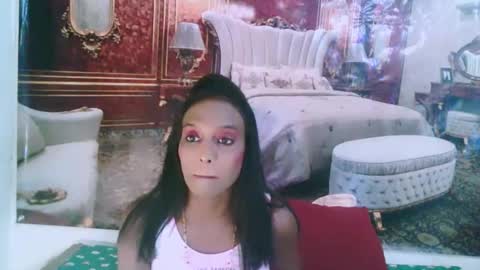 Snapshot of indianlovebug chatting on December 29, 5:44 pm Leah online show from December 29, 5:44 pm