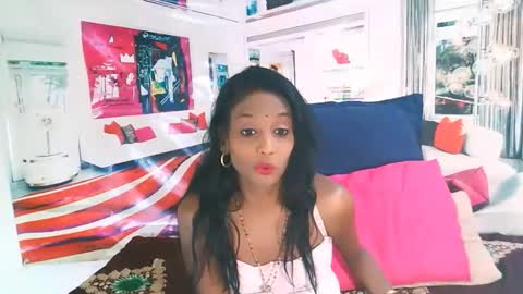 Snapshot of indianlovebug chatting on September 13, 6:05 pm Leah online show from September 13, 6:05 pm