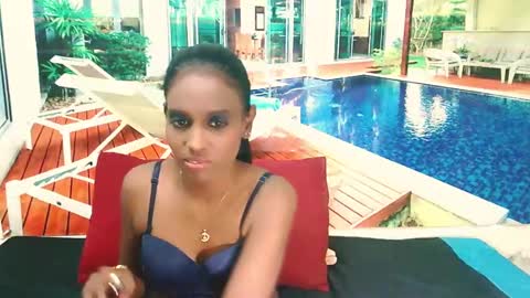 Snapshot of indianlovebug chatting on December 3, 5:41 am Leah online show from December 3, 5:41 am