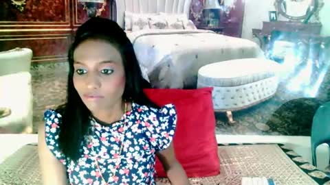 Snapshot of indianlovebug chatting on January 2, 4:41 am Leah online show from January 2, 4:41 am