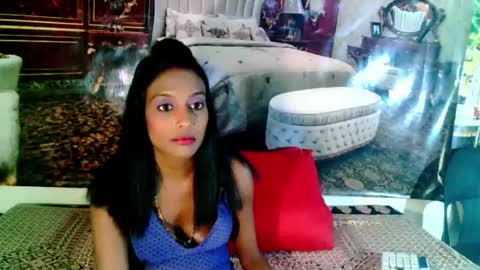 Snapshot of indianlovebug chatting on January 10, 6:28 pm Leah online show from January 10, 6:28 pm