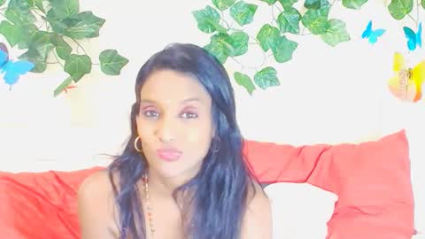 Snapshot of indianlovebug chatting on September 20, 7:45 pm Leah online show from September 20, 7:45 pm