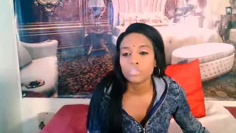 Snapshot of indianlovebug chatting on October 13, 6:38 am Leah online show from October 13, 6:38 am