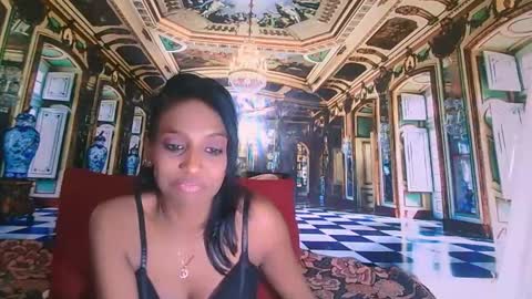 Snapshot of indianlovebug chatting on December 14, 7:07 am Leah online show from December 14, 7:07 am
