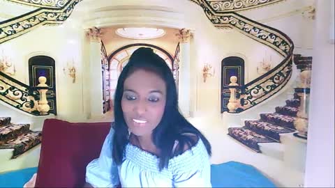 Snapshot of indianlovebug chatting on December 10, 4:06 pm Leah online show from December 10, 4:06 pm