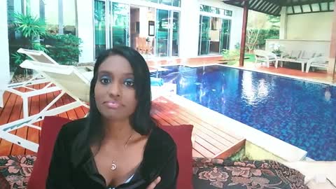 Snapshot of indianlovebug chatting on December 13, 5:32 pm Leah online show from December 13, 5:32 pm