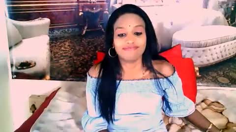 Snapshot of indianlovebug chatting on October 18, 7:44 am Leah online show from October 18, 7:44 am