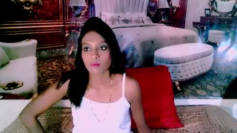 Snapshot of indianlovebug chatting on December 30, 5:58 am Leah online show from December 30, 5:58 am