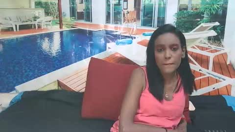 Snapshot of indianlovebug chatting on December 4, 4:43 am Leah online show from December 4, 4:43 am