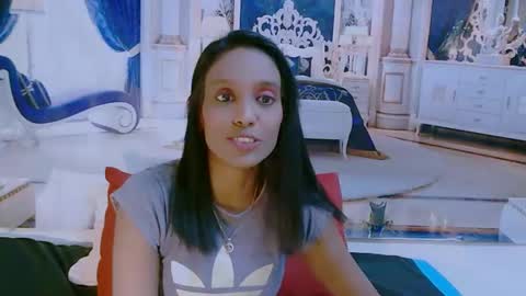 Snapshot of indianlovebug chatting on December 5, 5:04 am Leah online show from December 5, 5:04 am