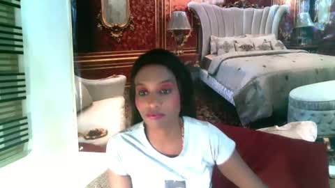 Snapshot of indianlovebug chatting on December 22, 6:26 pm Leah online show from December 22, 6:26 pm
