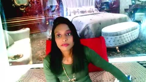 Snapshot of indianlovebug chatting on January 13, 5:23 am Leah online show from January 13, 5:23 am