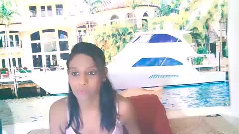 Snapshot of indianlovebug chatting on December 20, 6:40 am Leah online show from December 20, 6:40 am