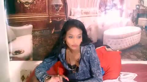 Snapshot of indianlovebug chatting on September 27, 9:33 pm Leah online show from September 27, 9:33 pm