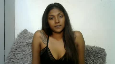 indianqtpie6 online show from June 15, 6:52 pm