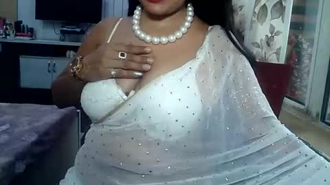 Snapshot of indianrads9 chatting on October 6, 6:41 am Radha online show from October 6, 6:41 am
