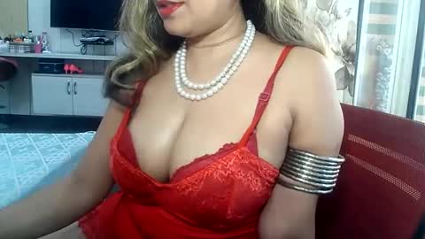 Snapshot of indianrads9 chatting on March 5, 6:44 am Radha online show from March 5, 6:44 am
