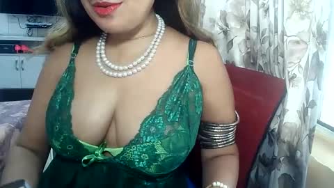 Snapshot of indianrads9 chatting on February 19, 7:50 am Radha online show from February 19, 7:50 am