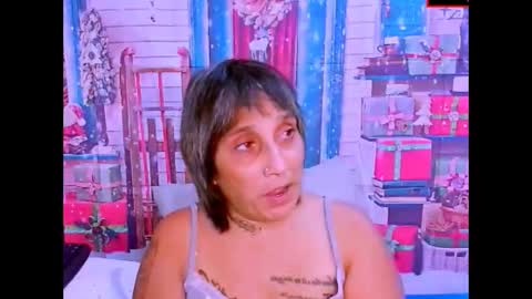 indianroxy27 online show from December 15, 8:36 pm