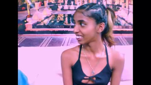 indiansexyslender4u2luv online show from February 19, 6:00 am