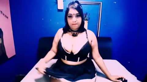Snapshot of indiantemptress chatting on February 25, 9:09 am Natasha but u can call me Tash online show from February 25, 9:09 am