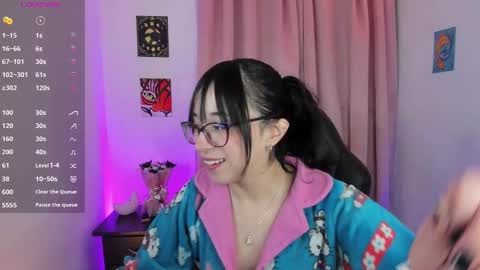 Snapshot of indra_cam chatting on October 2, 3:33 am Diana online show from October 2, 3:33 am