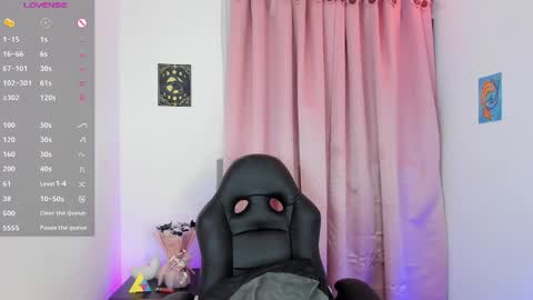 Snapshot of indra_cam chatting on October 16, 3:20 am Diana online show from October 16, 3:20 am
