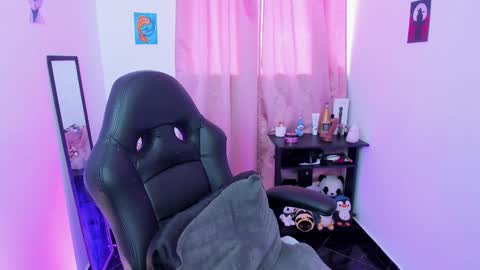 Snapshot of indra_cam chatting on February 22, 9:32 pm Diana online show from February 22, 9:32 pm