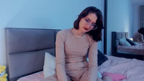 Kira online show from October 31, 4:47 am