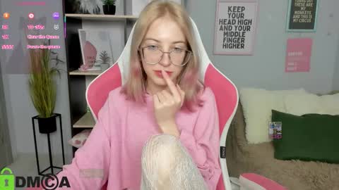 Mia online show from February 2, 7:24 pm