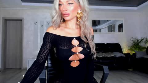 Snapshot of ingridblondy94 chatting on October 6, 6:19 am Ingrid online show from October 6, 6:19 am