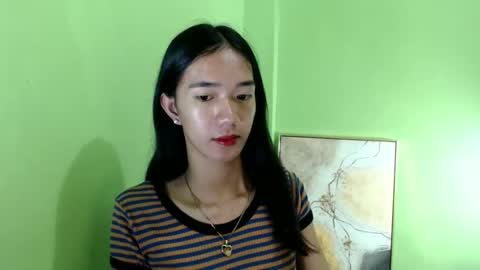 Snapshot of innocent_reign69 chatting on February 19, 12:57 am Reign online show from February 19, 12:57 am